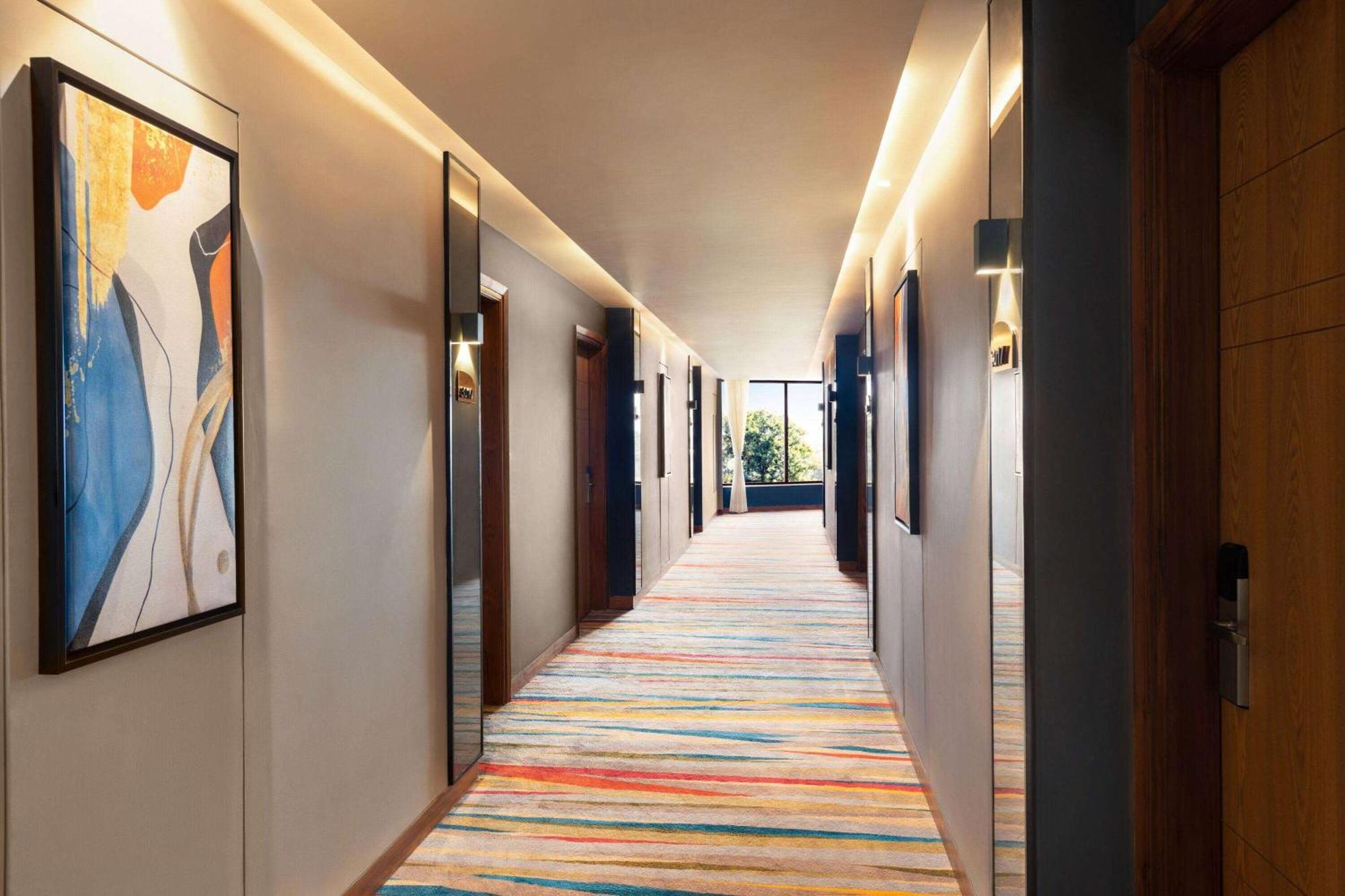 Ramada Encore By Wyndham Amritsar Airport Exterior foto